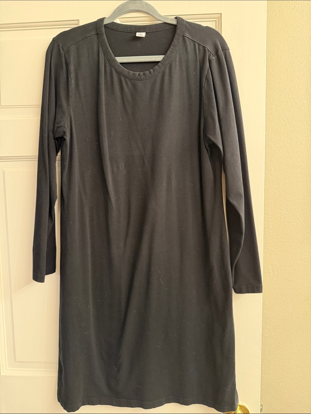 Old Navy Black Long-Sleeve Crewneck Shift Dress
